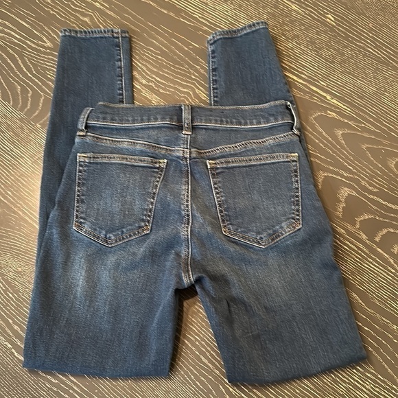 GAP true skinny high rise, medium wash, light distressing, size 26 - Picture 7 of 11